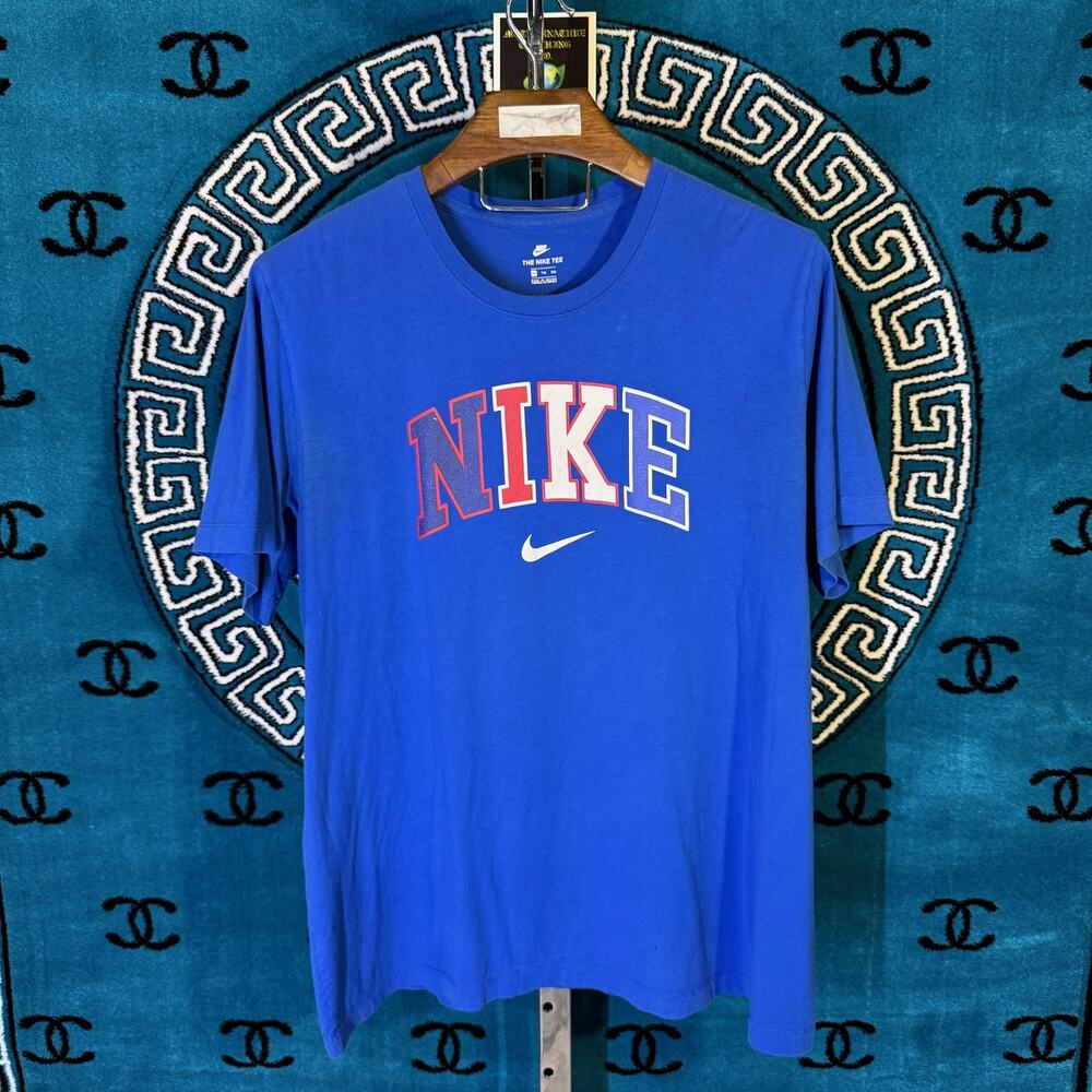 ICONIC SPELL OUT NIKE SWOOSH MOTIF S/S T SHIRT